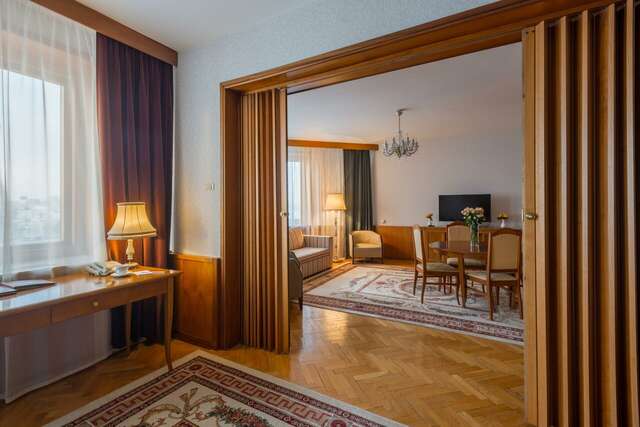 Гостиница Президент-Отель Москва-195